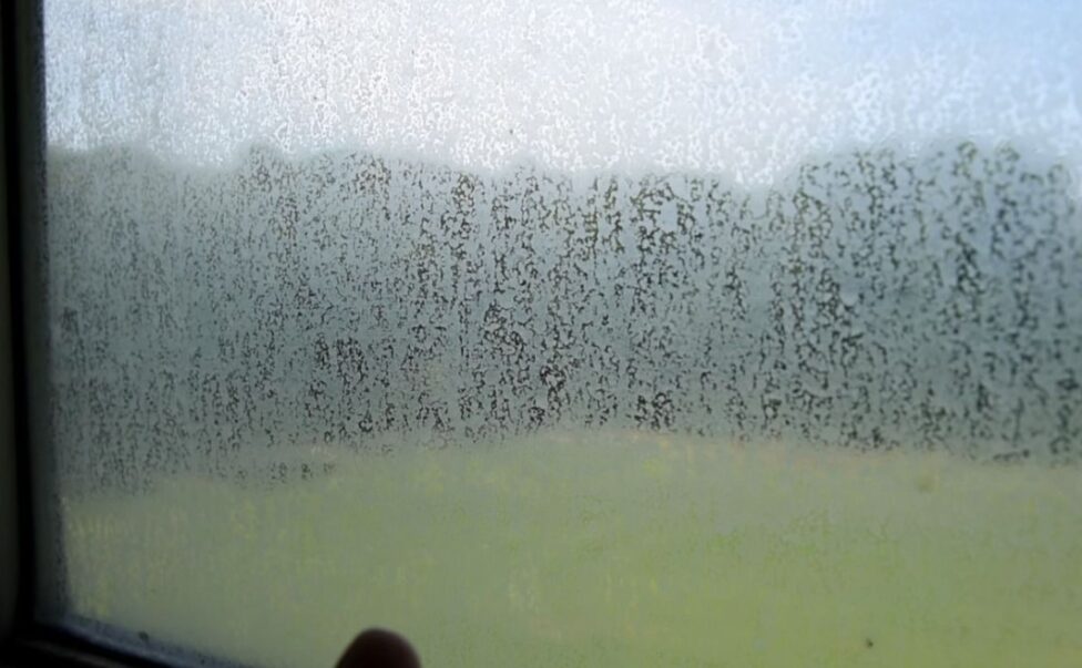 How to Remove Hard Water Stains From Glass